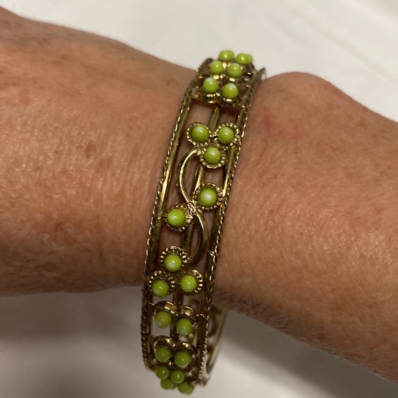 Gold tone metal Bracelet with lime green beads throughout - Picture 4 of 4